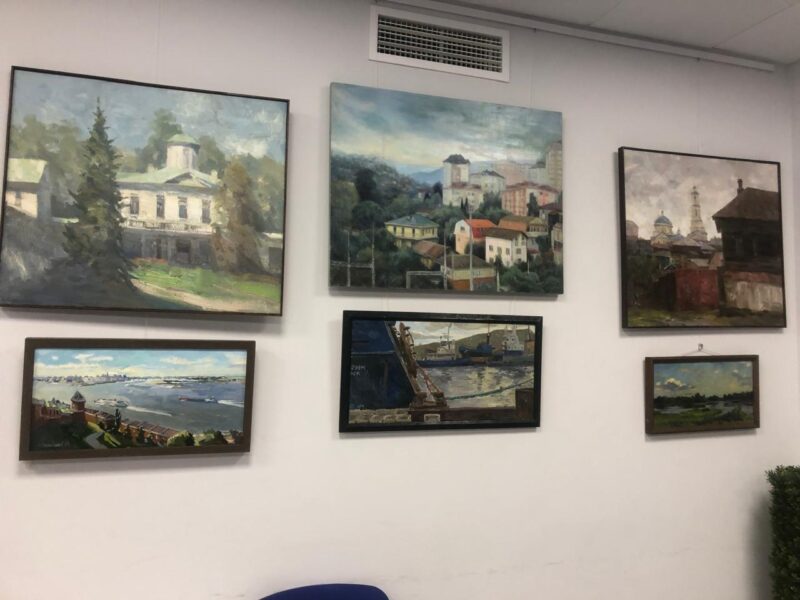 В центре работа "Сочи. Вид с Курортного проспекта"